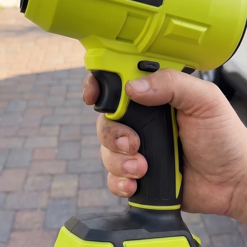 Wrijf AirStorm V2 over de waas en vlekken