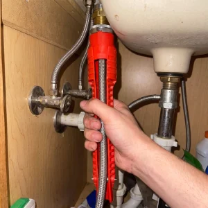 AquaTwist 8-in-1 Wasserhahnschlüssel – Erreiche Enge Stellen Unter Der Spüle Ganz Einfach